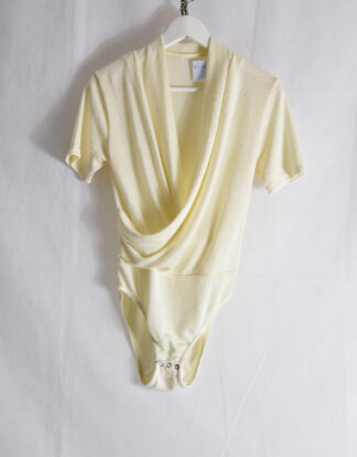 Short sleeves cream color body suit - M