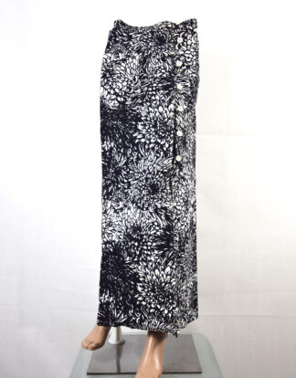 Flowers black and white print ladies skirt