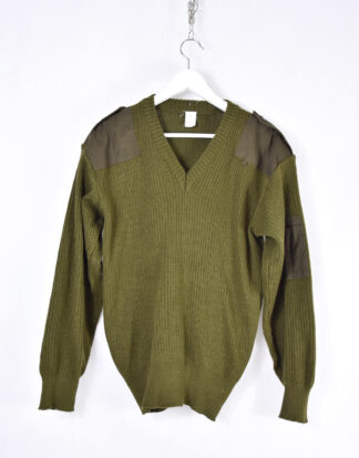 Bright olive green militar pullover grey shoulder pads - L