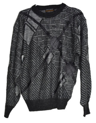 Black and grey diagonal lines knited pullover
