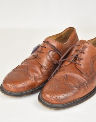 Broguies brown leather oxford shoes