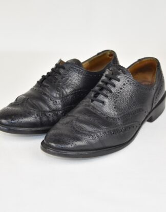 Broguies black leather oxford shoes