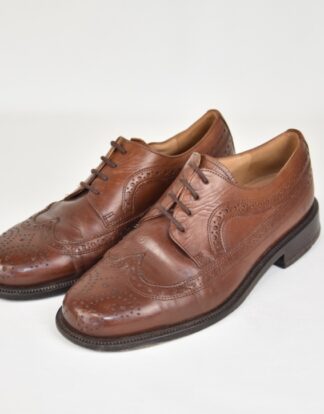 Broguies brown leather oxford shoes
