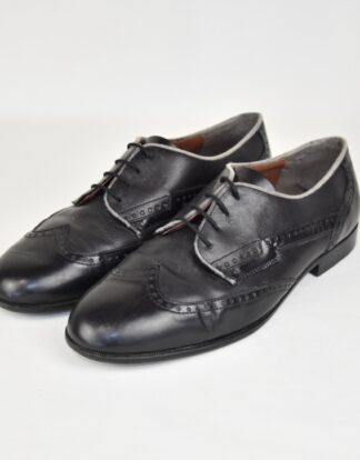 Broguies black leather oxford shoes