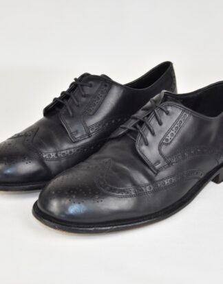 Broguies black leather oxford shoes
